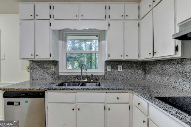 1138 Woodland Circle, Lawrenceville, GA 30043