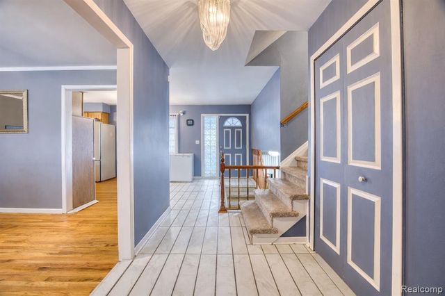 30650 Glenwood Circle, Warren, MI 48088