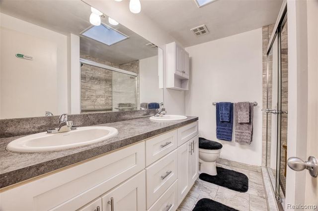 30650 Glenwood Circle, Warren, MI 48088