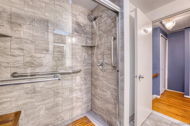 30650 Glenwood Circle, Warren, MI 48088