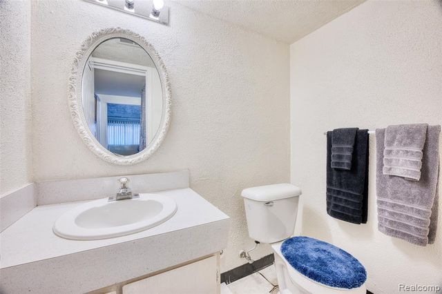 30650 Glenwood Circle, Warren, MI 48088