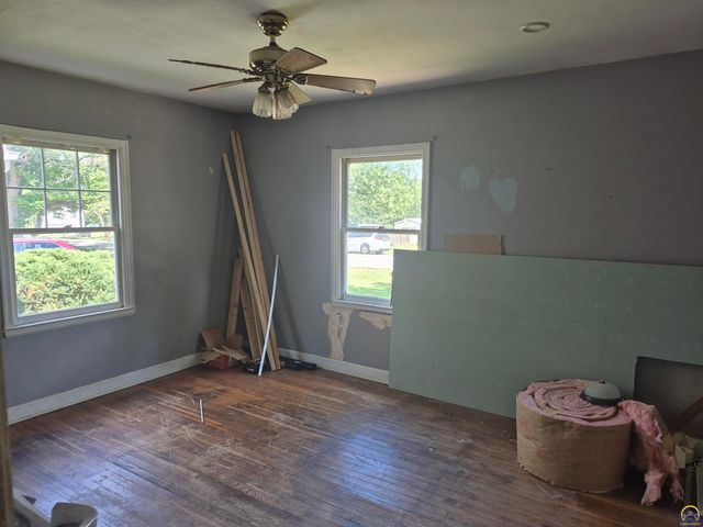 2321 SE Maryland AVE, Topeka, KS 66605