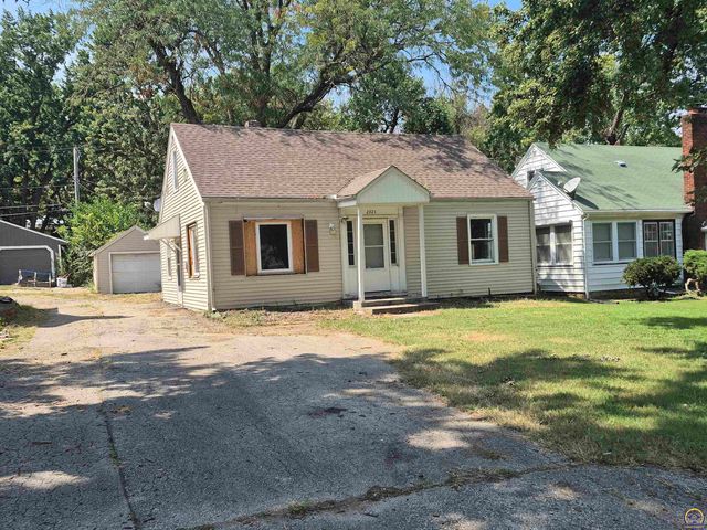 2321 SE Maryland AVE, Topeka, KS 66605
