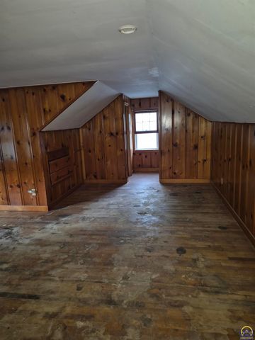 2321 SE Maryland AVE, Topeka, KS 66605