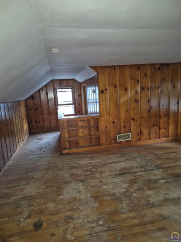 2321 SE Maryland AVE, Topeka, KS 66605
