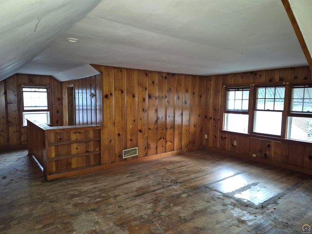 2321 SE Maryland AVE, Topeka, KS 66605