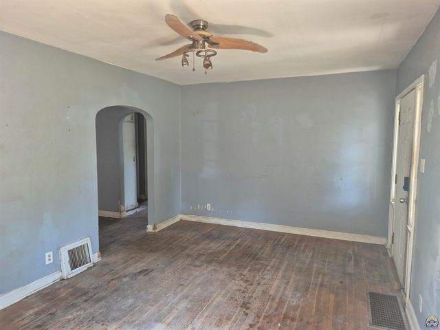 2321 SE Maryland AVE, Topeka, KS 66605
