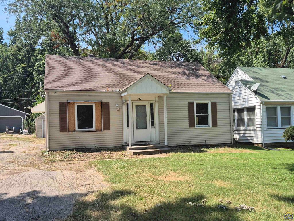 2321 SE Maryland AVE, Topeka, KS 66605