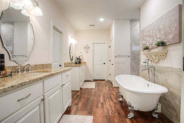 1812 Camellia Drive, Huntsville, TX 77340