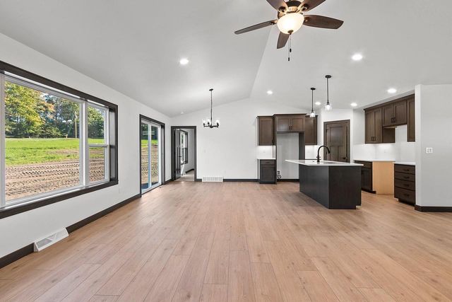 3718 HAROLDS WAY, Suamico, WI 54313