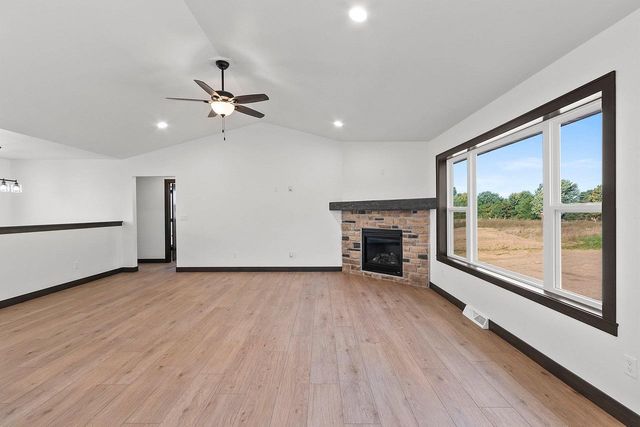 3718 HAROLDS WAY, Suamico, WI 54313