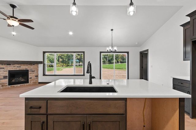 3718 HAROLDS WAY, Suamico, WI 54313