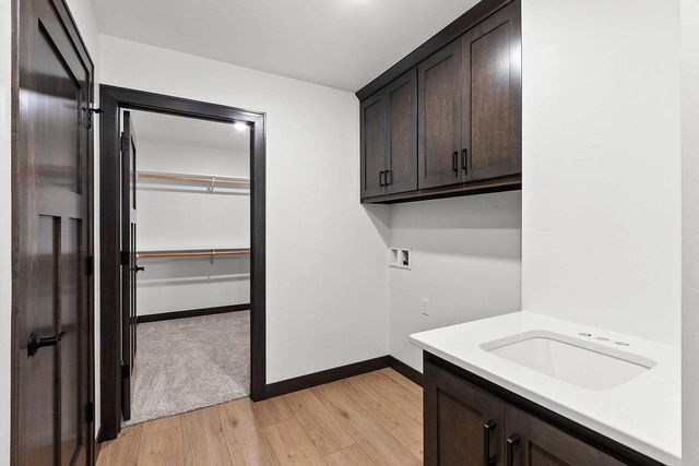 3718 HAROLDS WAY, Suamico, WI 54313
