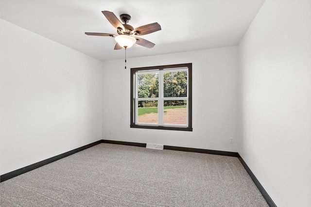 3718 HAROLDS WAY, Suamico, WI 54313