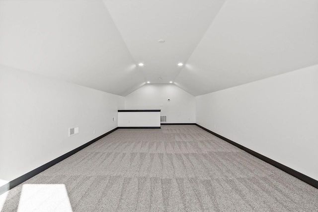 3718 HAROLDS WAY, Suamico, WI 54313
