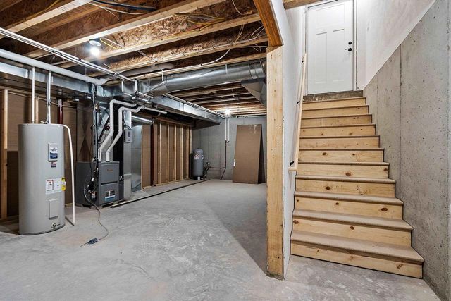 3718 HAROLDS WAY, Suamico, WI 54313