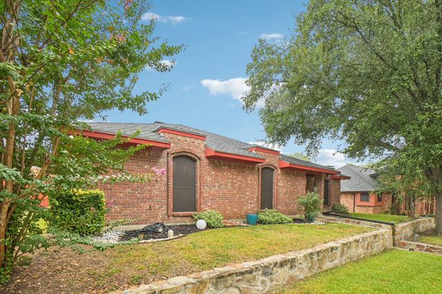 634 Rickey Canyon Avenue, Desoto, TX 75115