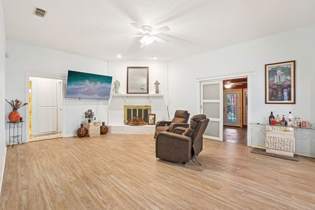 634 Rickey Canyon Avenue, Desoto, TX 75115