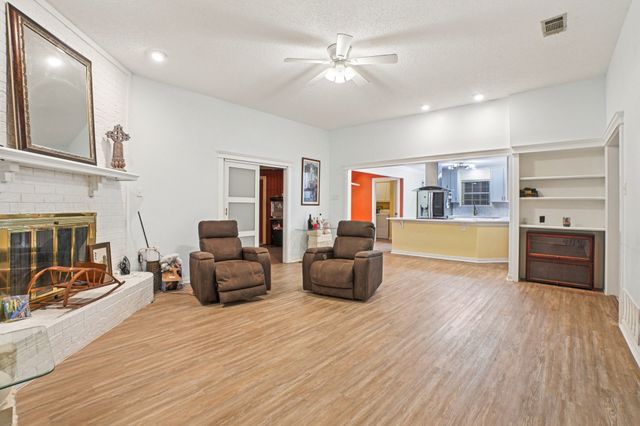 634 Rickey Canyon Avenue, Desoto, TX 75115