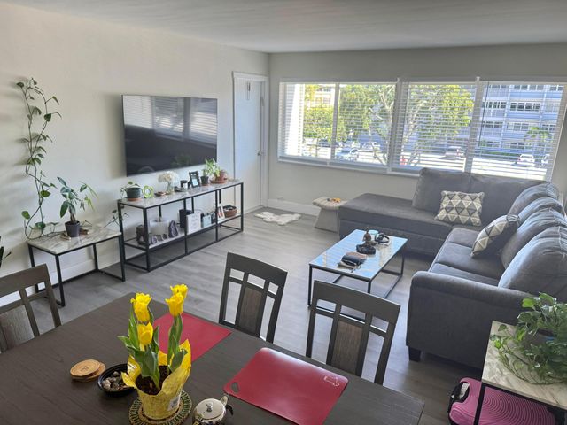 330 SE 2nd Street 303h, Hallandale Beach, FL 33009