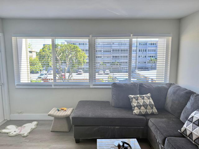 330 SE 2nd Street 303h, Hallandale Beach, FL 33009