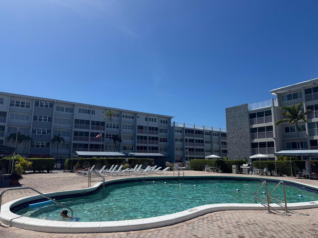 330 SE 2nd Street 303h, Hallandale Beach, FL 33009