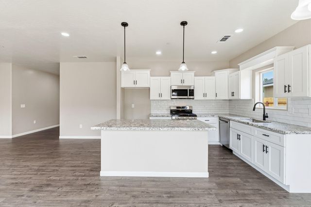 3441 E Douglas Avenue, Visalia, CA 93292