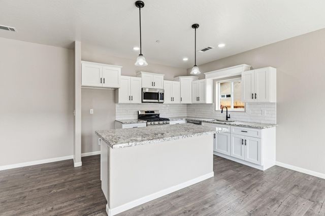 3441 E Douglas Avenue, Visalia, CA 93292