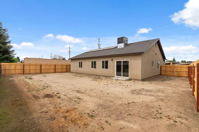 3441 E Douglas Avenue, Visalia, CA 93292