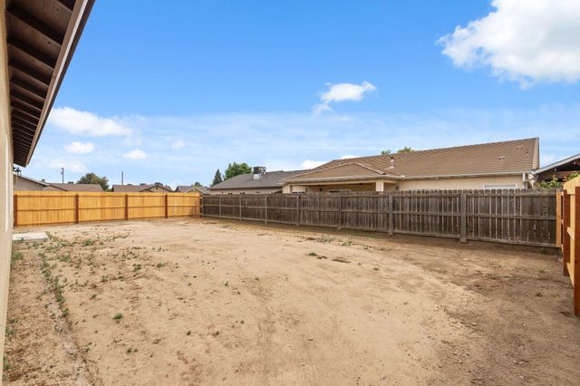 3441 E Douglas Avenue, Visalia, CA 93292