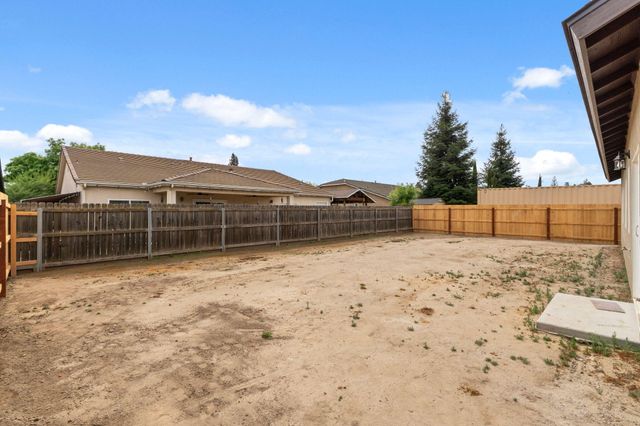 3441 E Douglas Avenue, Visalia, CA 93292
