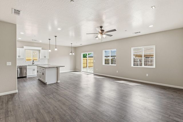 3441 E Douglas Avenue, Visalia, CA 93292