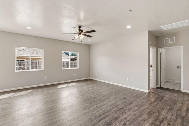 3441 E Douglas Avenue, Visalia, CA 93292