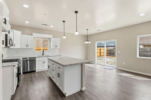 3441 E Douglas Avenue, Visalia, CA 93292