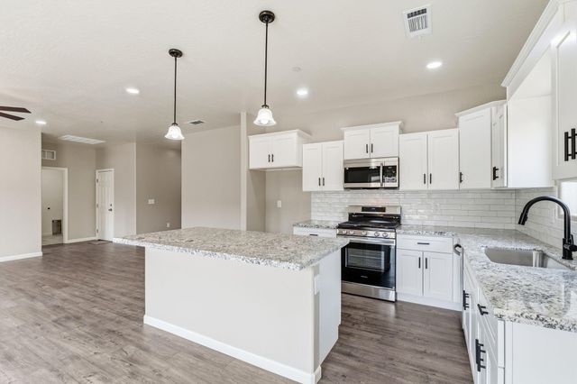 3441 E Douglas Avenue, Visalia, CA 93292