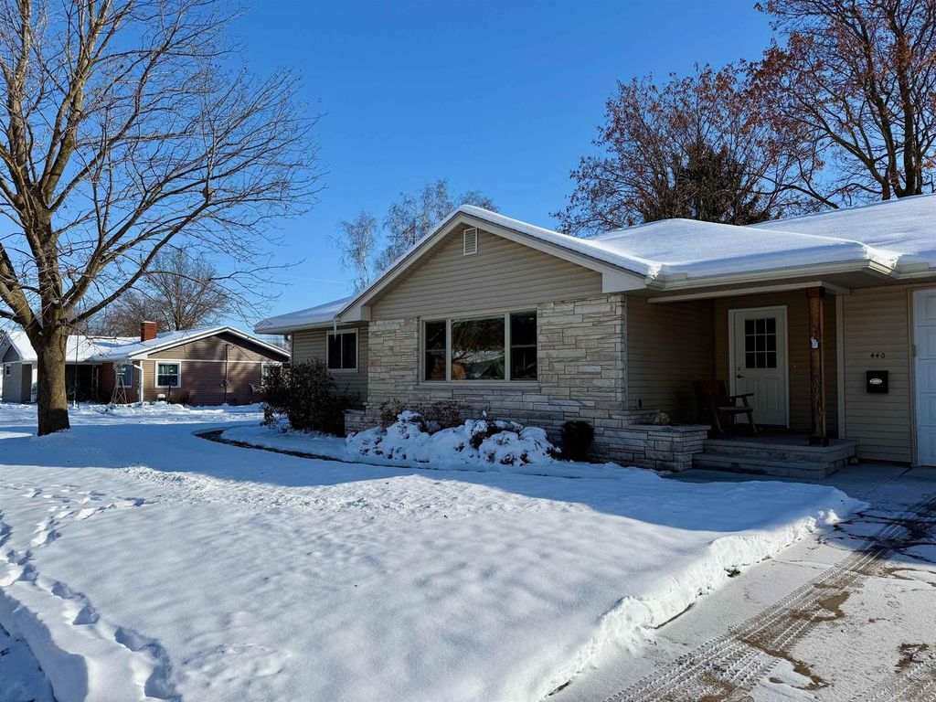 440 Bradford Drive, Waterloo, WI 53594