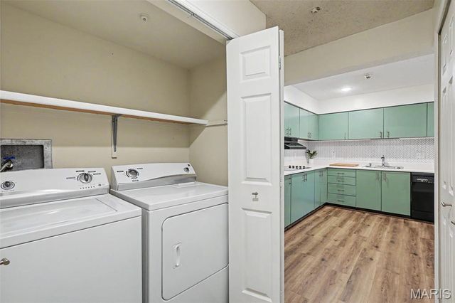 508 Coeur De Royale Drive 104, Creve Coeur, MO 63141
