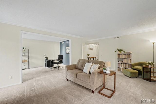 508 Coeur De Royale Drive 104, Creve Coeur, MO 63141