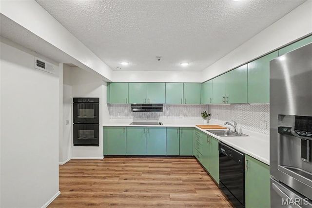 508 Coeur De Royale Drive 104, Creve Coeur, MO 63141