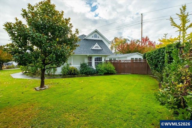 3830 Firwood Cir SE, Albany, OR 97322