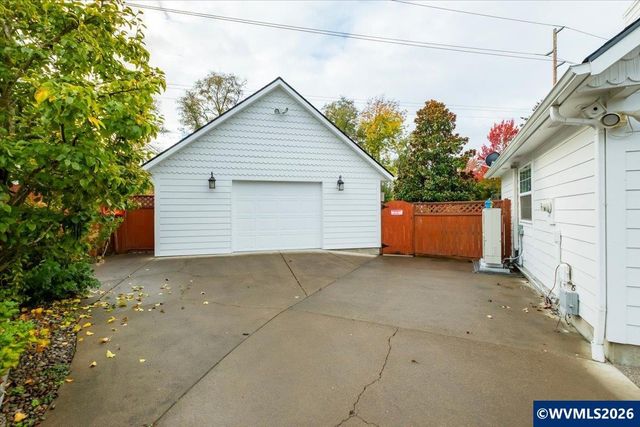 3830 Firwood Cir SE, Albany, OR 97322