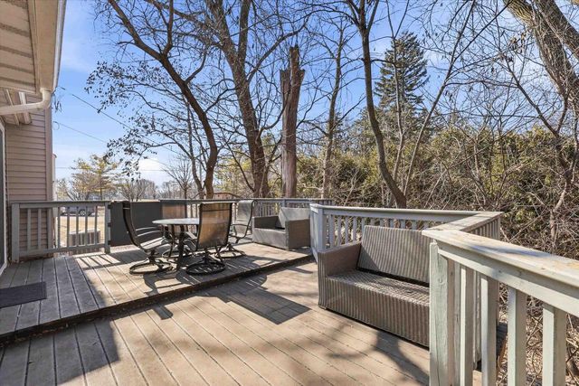 2305 HILLSIDE LANE, Green Bay, WI 54302