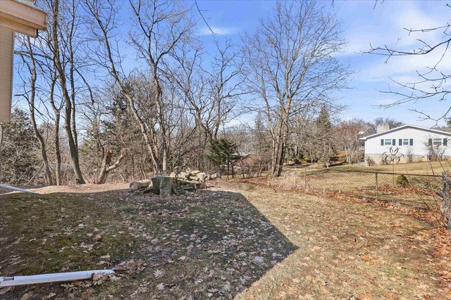 2305 HILLSIDE LANE, Green Bay, WI 54302