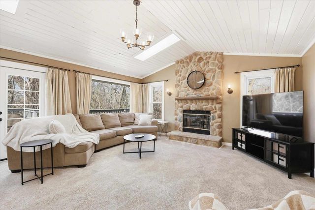 2305 HILLSIDE LANE, Green Bay, WI 54302