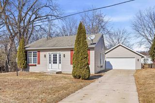 2305 HILLSIDE LANE, Green Bay, WI 54302