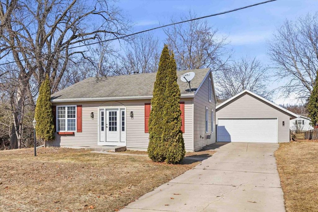 2305 HILLSIDE LANE, Green Bay, WI 54302