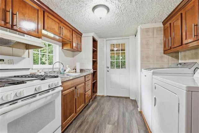 184 Fairview Drive, Fairburn, GA 30213