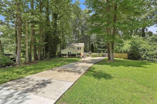 184 Fairview Drive, Fairburn, GA 30213