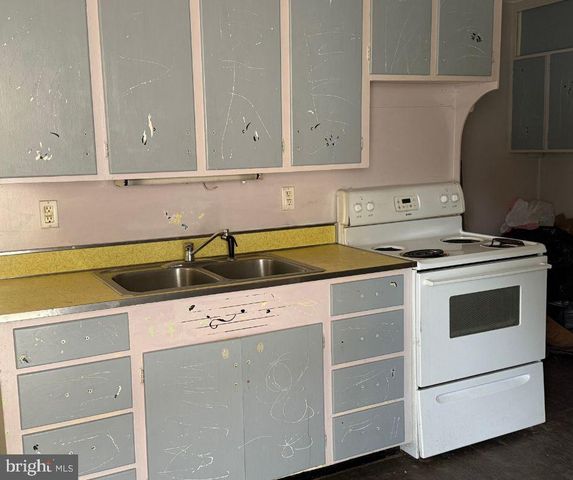 14 CHARLES ST, Hanover, PA 17331