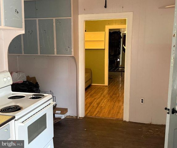 14 CHARLES ST, Hanover, PA 17331